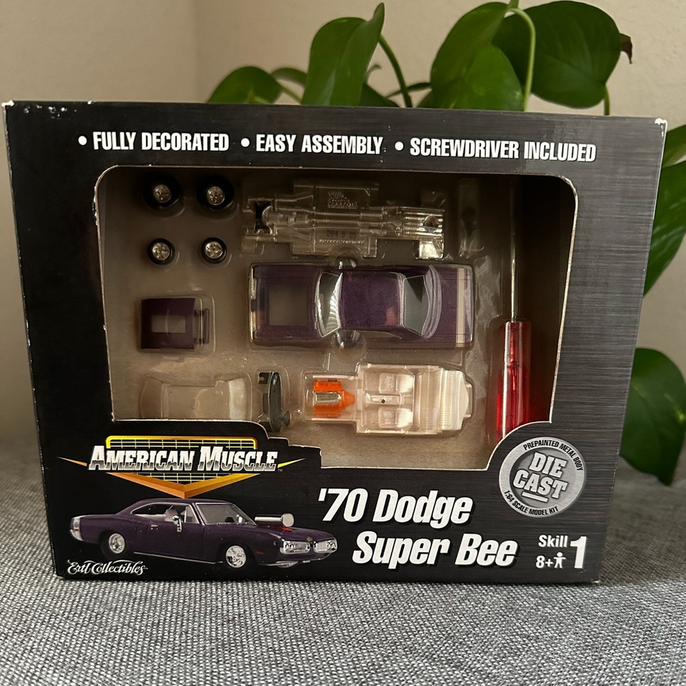 American Muscle ‘70 DODGE SUPER BEE Model Kit Diecast 1999